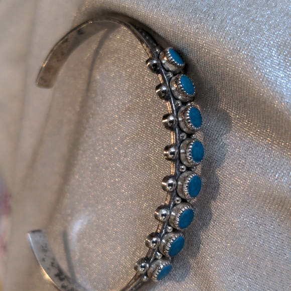Vintage Navajo sterling cuff - Picture 4 of 6